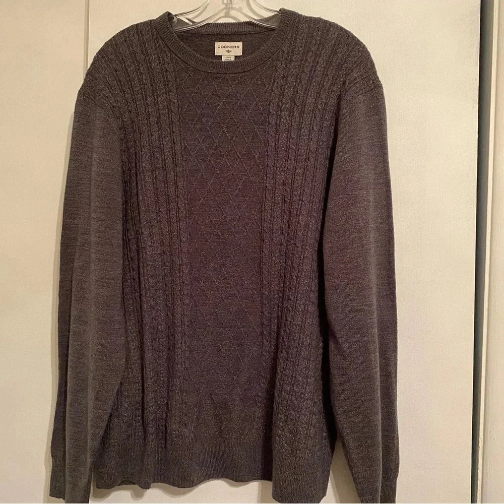 Docker’s Men Charcoal Gray Crew Neck Light Weight Fisherman Cable, Size L